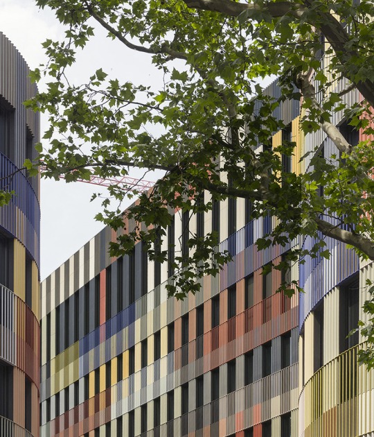 Edificio de las autoridades federales en Spreebogen por Sauerbruch Hutton. Fotografía por Jan Bitter