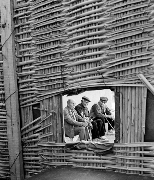 Eugeni Forcano. Televisión en directo. Castelló de Farfanya, Lleida, 1968. Fotografía © Eugeni Forcano