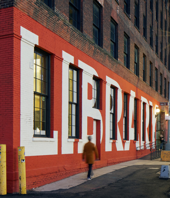 Biblioteca de Adams Street por WORKac. Fotografía de Bruce Damonte
