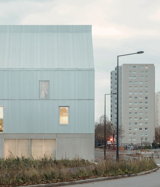 «Pôle Associatif du Blosne» por Antonio virga architecte. Fotografía por Nicolas Trouillard