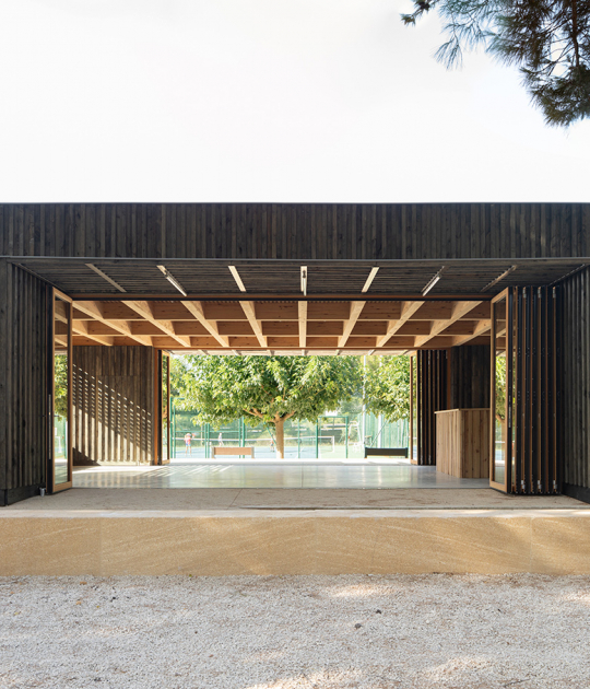 Sala Maurice Darbellay por Atelier Régis Roudil Architectes. Fotografía por Florence Vesval