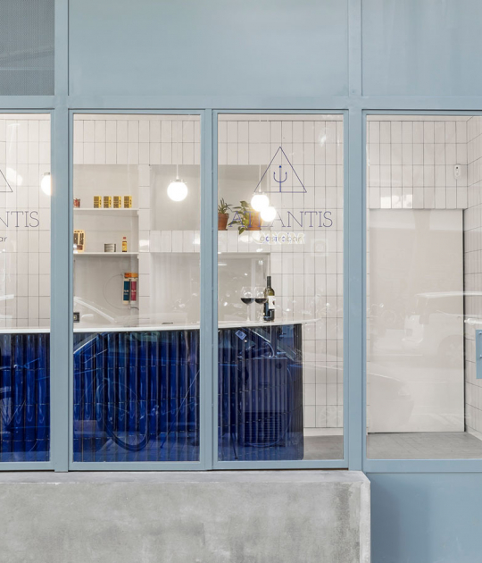 Atlantis gastrobar by Arantxa Manrique arquitectes. Photograph by Adriá Goula.