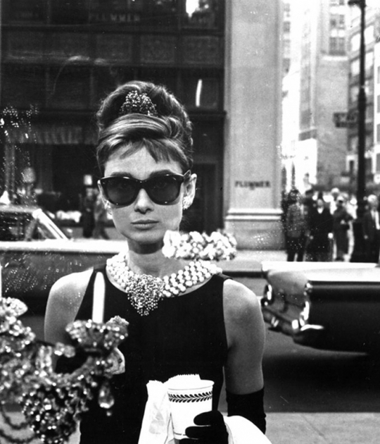 Audrey Hepburn "Desayuno en Tiffany's" (Disponible en DVD y Blue-Ray). Imagen cortesía de Mondo Galería
