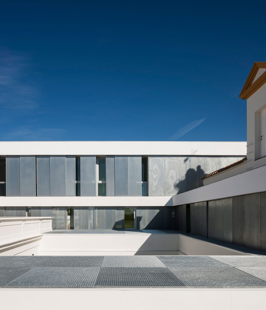 Rehabilitación y ampliación del Ayuntamiento de Posadas por Galera Arquitectos. Fotografía © Fernando Alda