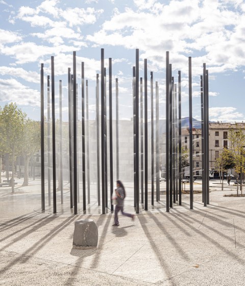 Recuperación urbana de «El Firal» por Bach, Bayona, Colomer, Pauné. Fotografía por Adrià Goula