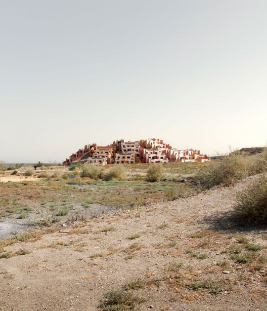 Images from "RUINAS MODERNAS. Una topografía de lucro." by Julia Schulz-Dornburg. Images courtesy of the author