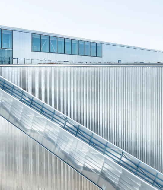 Centro deportivo Trumpf por Barkow Leibinger. Fotografía por David Franck