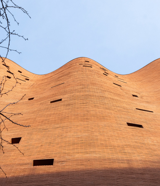 W‐Mission HQ por Behet Bondzio Lin Architekten. Fotografía por YuChen Chao Photography