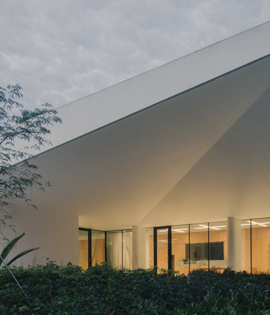 Swiss Embassy Singapore by Berrel Kräutler Architekten AG. Photograph by Khoo Guo Jie