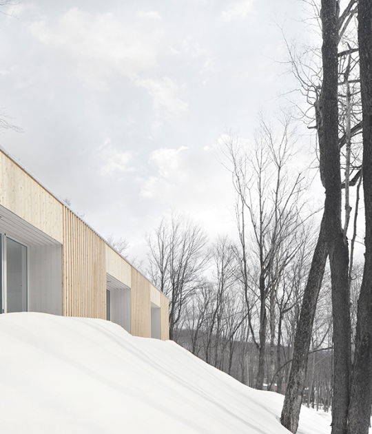 Vista exterior. La Casa de las Colinas Azules por La SHED Architecture. Fotografía © Maxime Brouillet