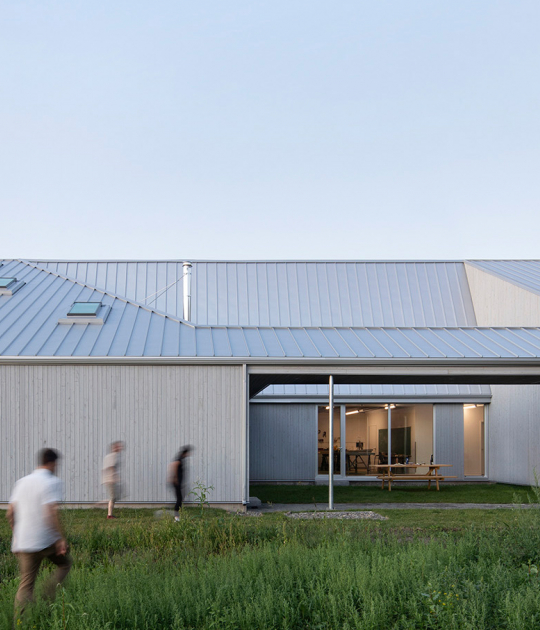 Center Est-Nord-Est by Bourgeois / Lechasseur architectes. Photograph by Adrien Williams