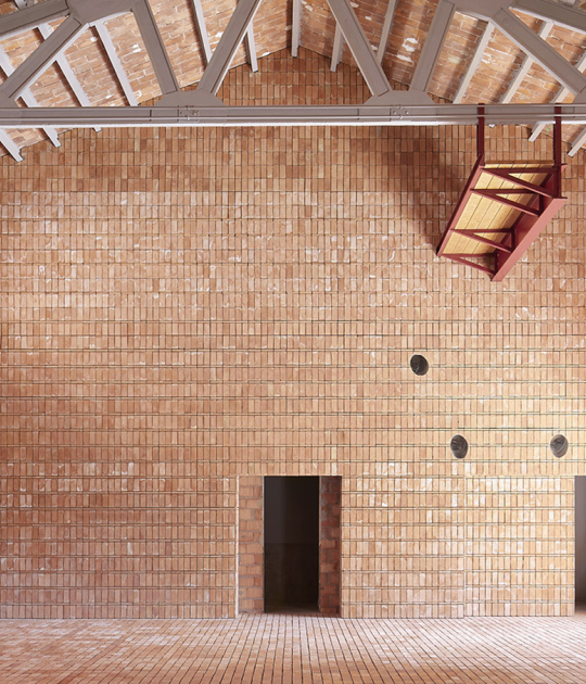 Rehabilitación de la cooperativa agrícola para espacio multiusos y cultural por Camps Felip Arquitecturia. Fotografía por José Hevia