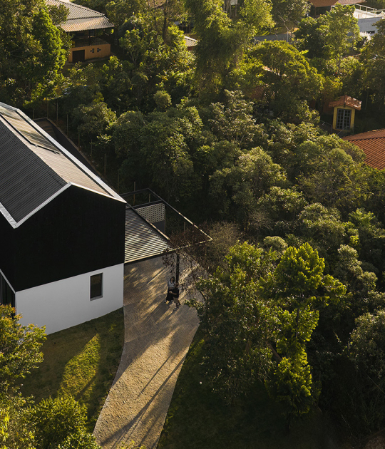 Casa Maenduaba by  BIRI + Brener Lacerda. Photograph by Jomar Bragança