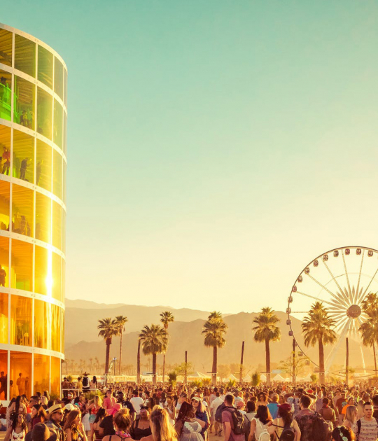 Ganador del premio al mejor diseño de 2018 para iluminación en exteriores: Spectra, Coachella, NEWSUBSTANCE (Don Idio)
