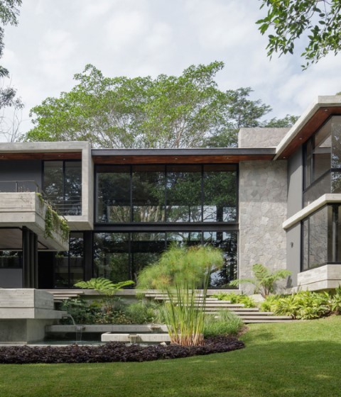 Casa Entreparotas by Di Frenna Arquitectos. Photograph by Lorena Darquea