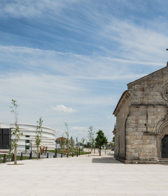 Iglesia de S. Tiago de Antas por Hugo Correia. Fotografía de Joao Morgado