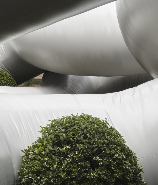 CUERPO GRIS by Martillo Neumático. Photograph by Antonio Bouzas