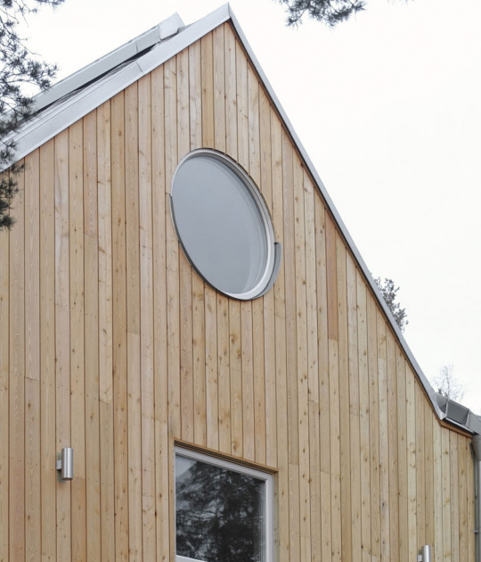 Casa para vacaciones por Metropolis Arkitekter. Fotografía por Jacob Bellander.