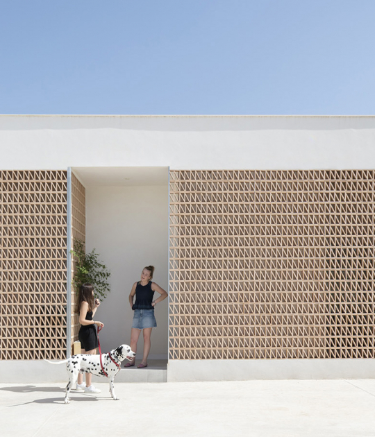 Housing around an “era” by Palera arquitectos. Photograph by Milena Villalba