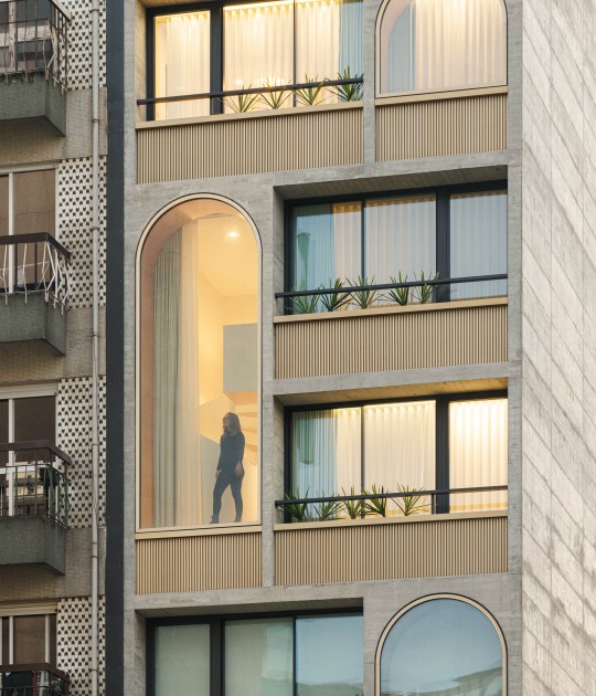 Boavista 339 by PAULO MERLINI architects. Photograph by Ivo Tavares Studio