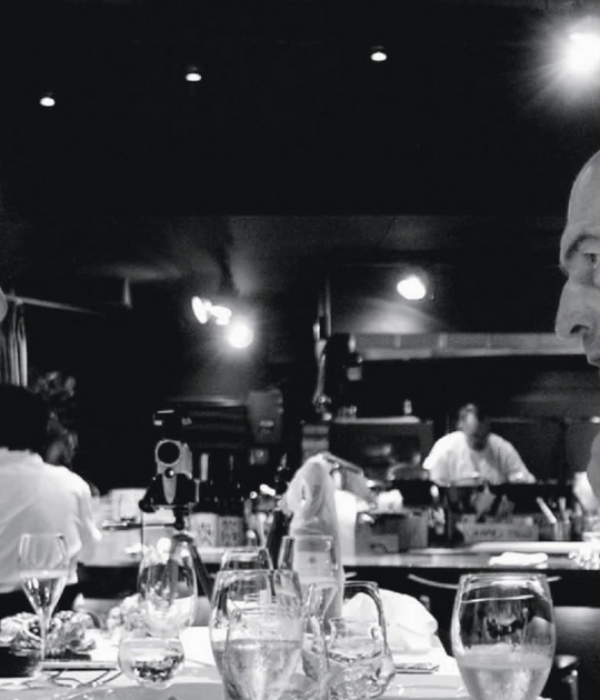 Páginas interiores, imagen de Rem Koolhaas entrevistando a Arata Isozaki. Project Japan, Metabolism Talks…