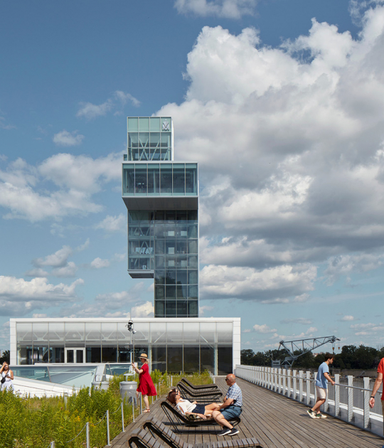 Torre del Puerto de Montreal y Grand Quai por Provencher_Roy. Fotografía por James Brittain