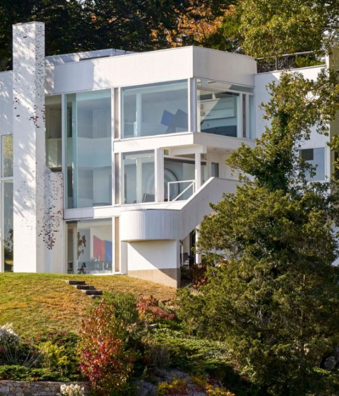 The Smith House by Richard Meier. Photograph © Mike Schwartz. Image courtesy of Richard Meier & Partners Architects