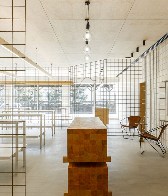 Warehouse Morinha by stu.dere. Photograph by Ivo Tavares Studio