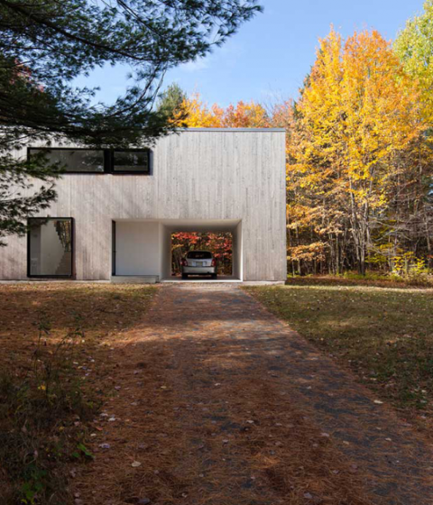 Imagen exterior de la Maison Terrebonne por la SHED architecture. Fotografía © Maxime Brouillet