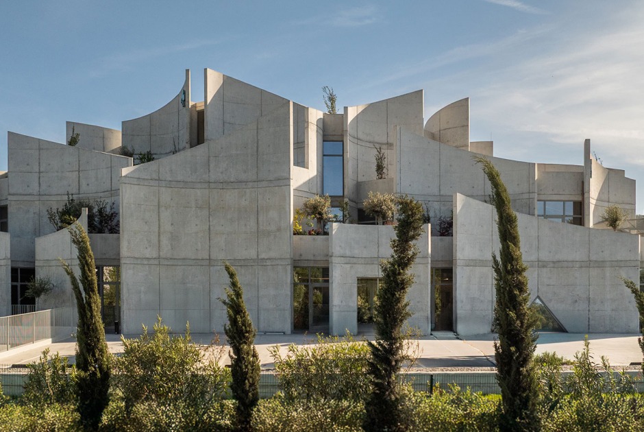 VET HOSPITAL by Davide Macullo Architects. Photograph by Leonit Ibrahimi VET HOSPITAL by Davide Macullo Architects. Photograph by Leonit Ibrahimi