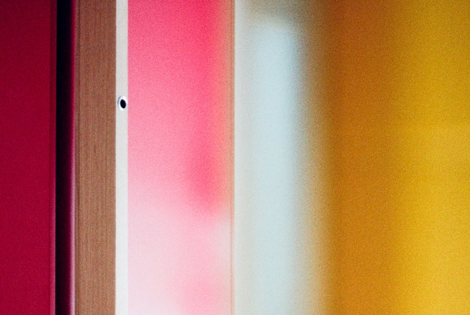 Chromatic Home by JJ+. Photograph by Hiperfocal. Chromatic Home by JJ+. Photograph by Hiperfocal.