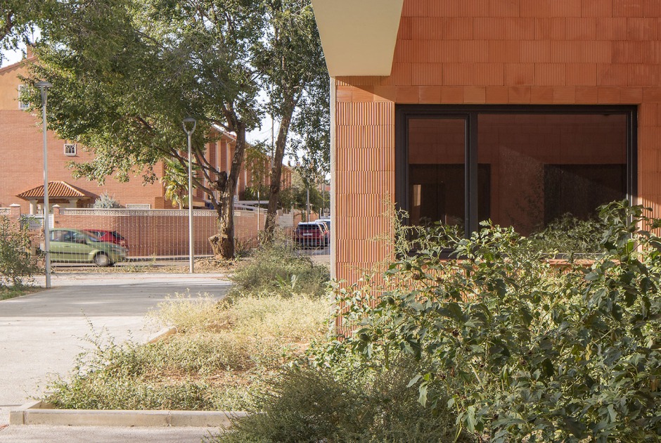Socio Cultural Centre "El Ensanche" by Parra Arquitectos + José Miguel Useros. Photograph by Imagen Subliminal Socio Cultural Centre "El Ensanche" by Parra Arquitectos + José Miguel Useros. Photograph by Imagen Subliminal