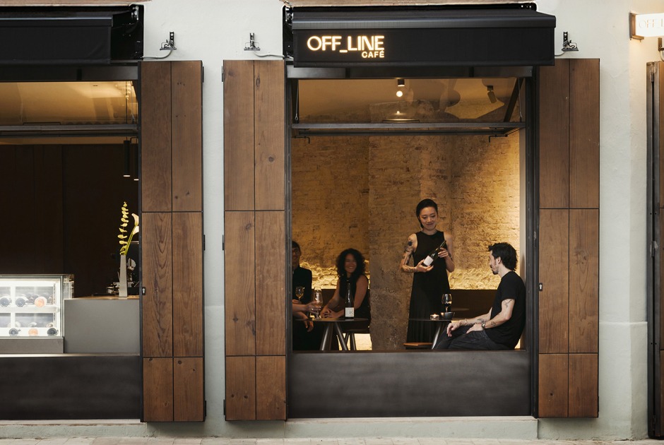 OFF LINE Specialty Coffee by Ramón Esteve Estudio. Photograph by Alfonso Calza OFF LINE Specialty Coffee by Ramón Esteve Estudio. Photograph by Alfonso Calza