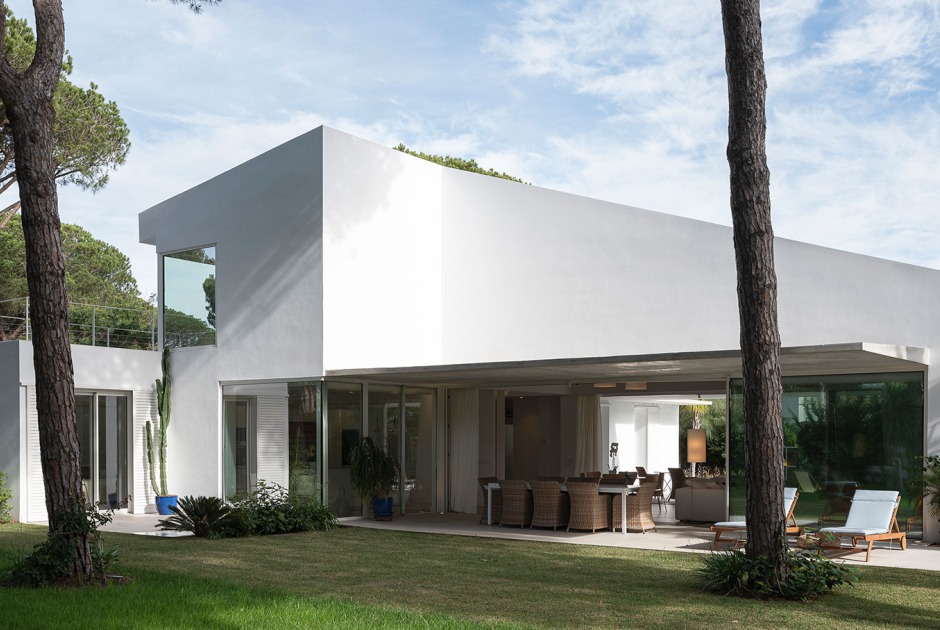 Vivienda unifamiliar en Roche por DL+A Arquitectos. Fotografía por Fernando Alda Vivienda unifamiliar en Roche por DL+A Arquitectos. Fotografía por Fernando Alda