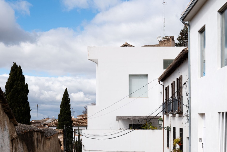 Una casa invisible en el Realejo por Elisa Varelo Arquitectura. Fotografía por Fernando Alda Fotógrafo