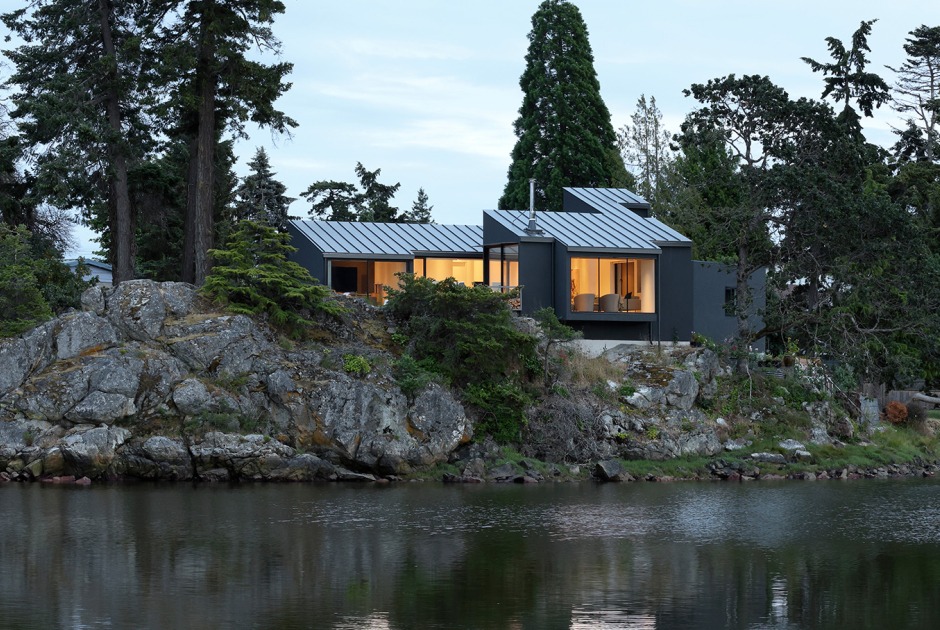  Shoreline House by Splyce. Photograph by Ema Peter