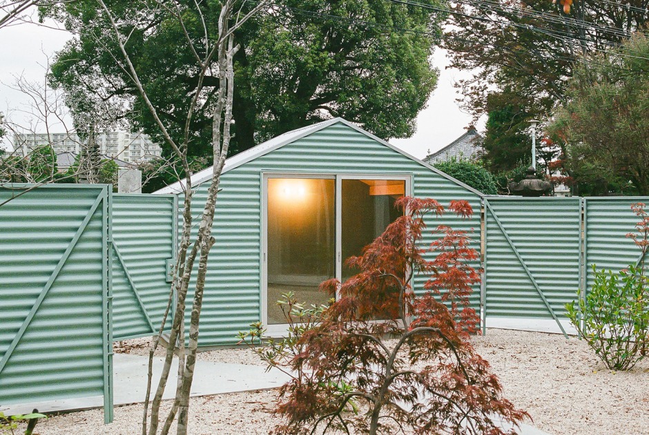 Casa junto al templo por Kuma&Elsa. Fotografía por Shohei Kuma