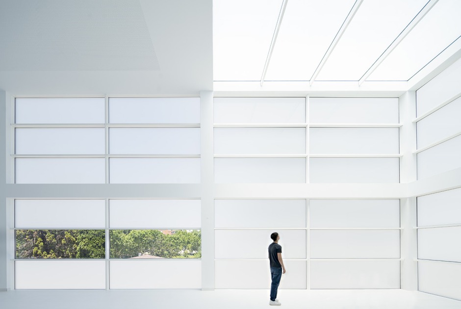 Library for the French Lyceum of Madrid by Alberto Campo Baeza. Photography by Javier Callejas Sevilla