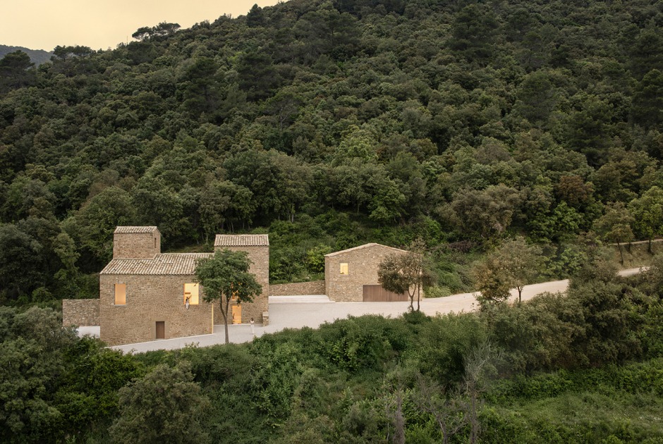 Mas Cadalt by Fran Silvestre Arquitectos. Photograph by Fernando Guerra