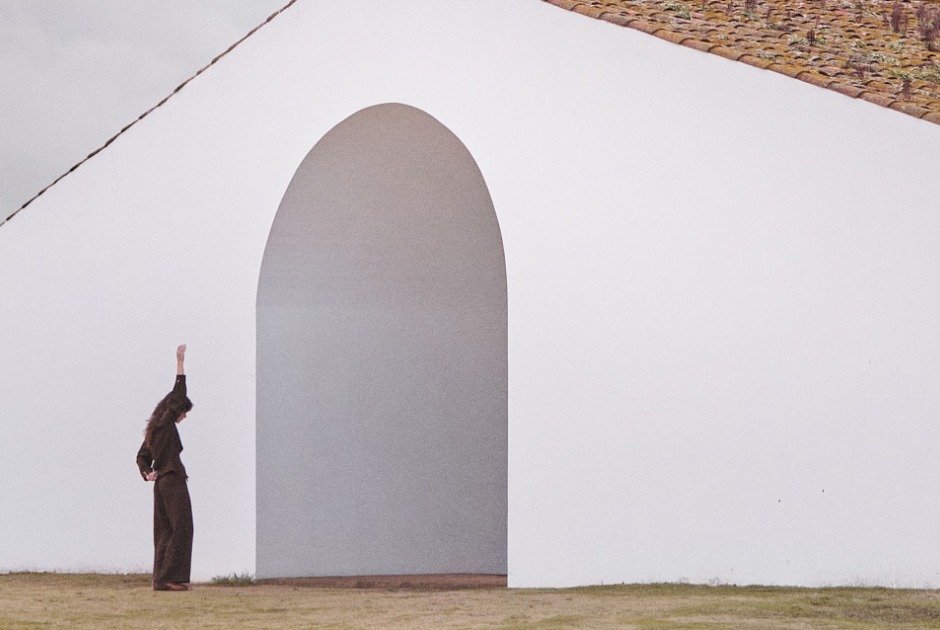 "Casa No Tempo: Las posibilidades de habitar." A video by Derek Pedrós. Photograph by Derek Pedrós