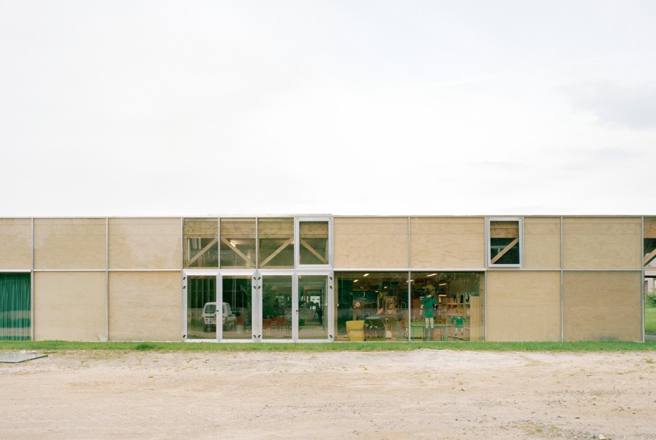 Centro multiservicio Le Foirail de Betillon & Freyermuth Architects + crypto Architectes. Fotografía de Maxime Delvaux