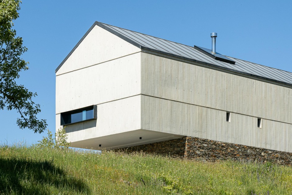 TerraSense Mountain Charm Retreat by Atelier DRK. Photograph by Ivo Tavares Studio