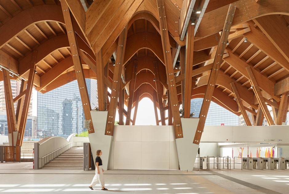 Centro Direzionale, Estación Central de Metro de Nápoles por Benedetta Tagliabue - EMBT Architects. Fotografía por Roland Halbe