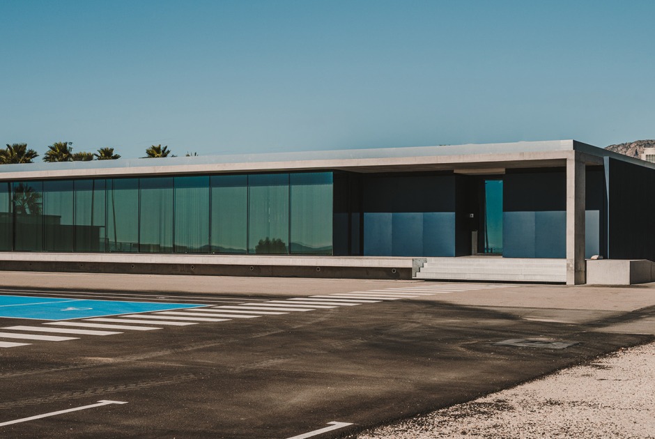 Office module by ARN / Arquitectos. Photograph by Oleh Kardash Horlay