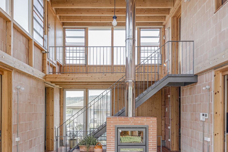 House in Cervelló by Arqbag. Photograph by Marc Díaz