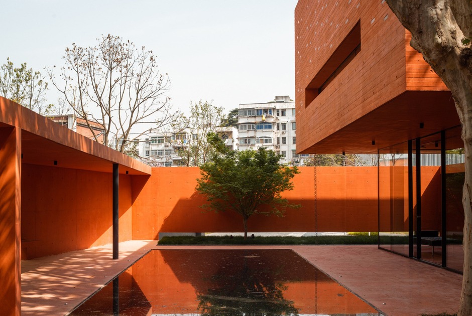 Centro de Exposiciones «Red Box» por Mix. Fotografía por Arch-Exist