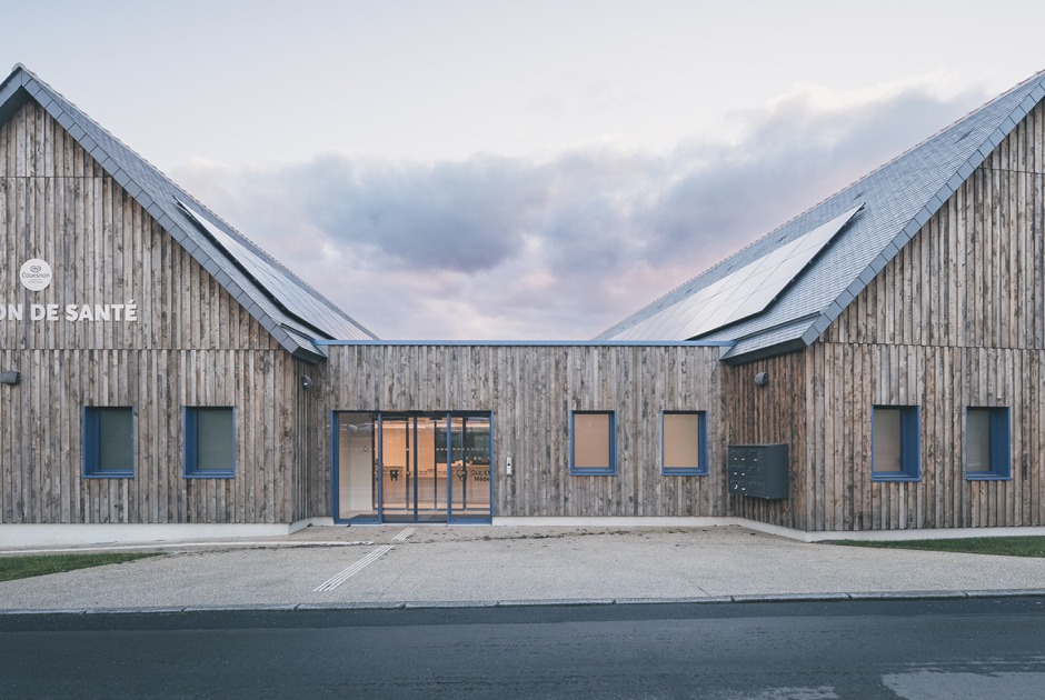 Tremblay Val-Couesnon Health Centre by Celeste. Photograph by Eric Sueur