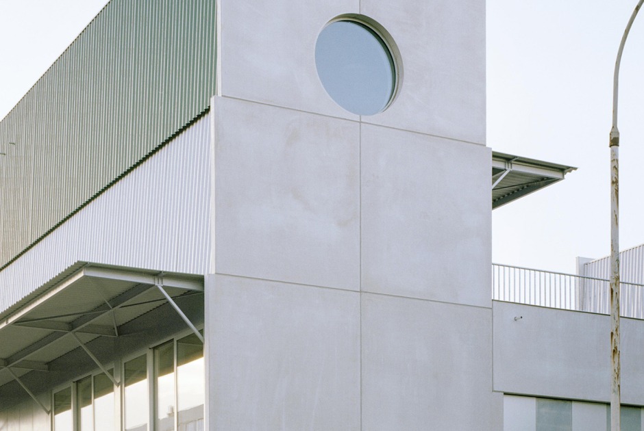 Magasin 4 - Concert Hall by CENTRAL OFAAU. Photograph by Maxime Delvaux