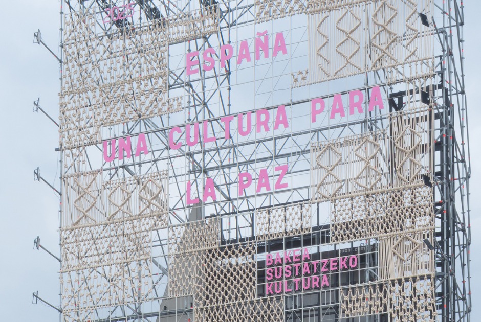 Spanish Pavilion at Filbo by Lluís Alexandre Casanovas Blanco, Paula Chalkho Rozenblum, Enrique Espinosa Pérez and Santiago Pradilla Hosie. Photograph by Javier Agustín Rojas