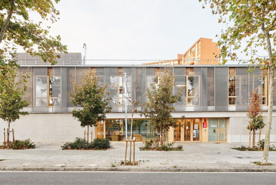 Centro Juvenil Prosperitat por MIBA Architects. Fotografía por Adrià Goula